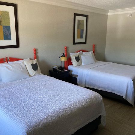 The Aurora Inn Hotel And Event Center Экстерьер фото