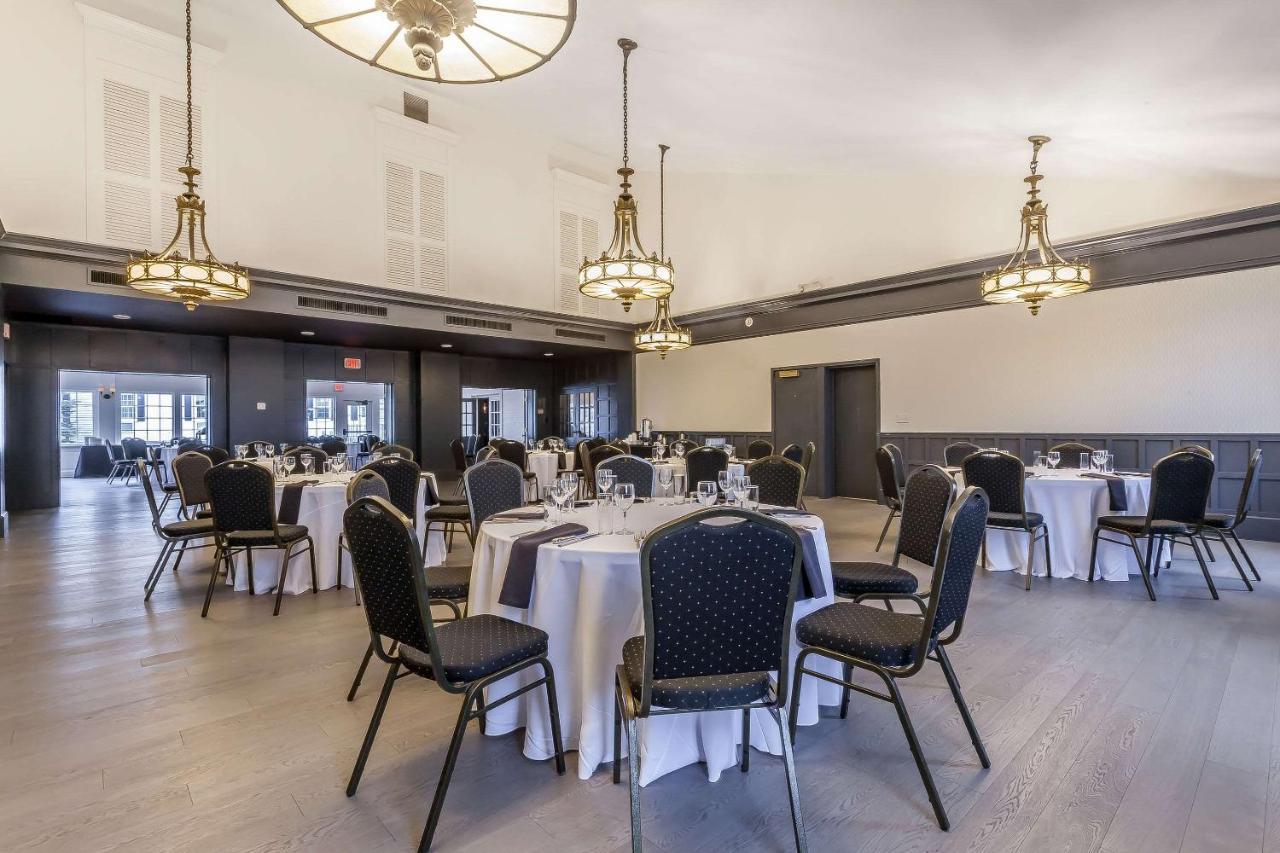 The Aurora Inn Hotel And Event Center Экстерьер фото