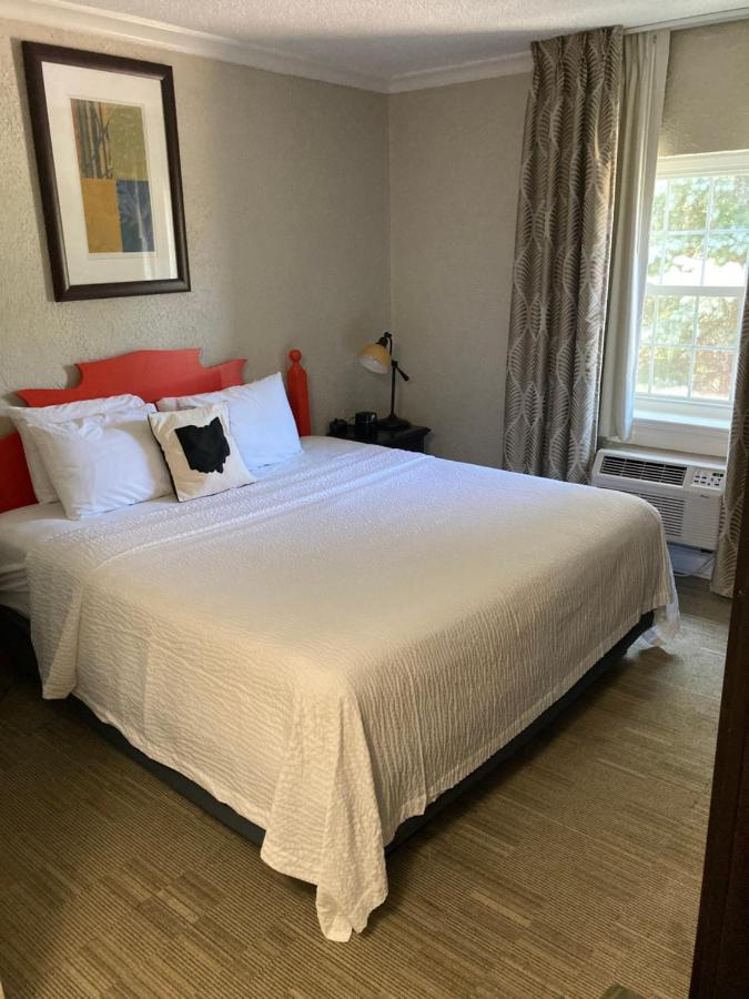 The Aurora Inn Hotel And Event Center Экстерьер фото